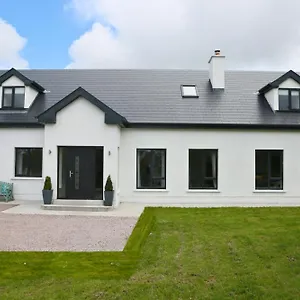 Villa Luxury 6 Bedroom Spiddal Villa, Jacuzzi, Balcony
